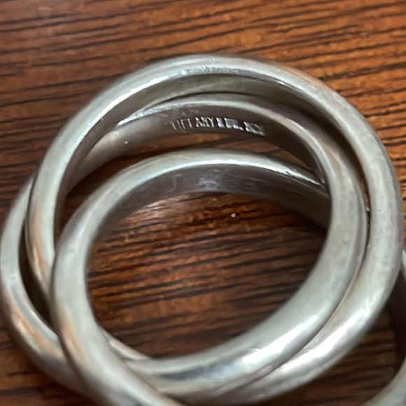 Tiffany’s 3 rings - Picture 2 of 3